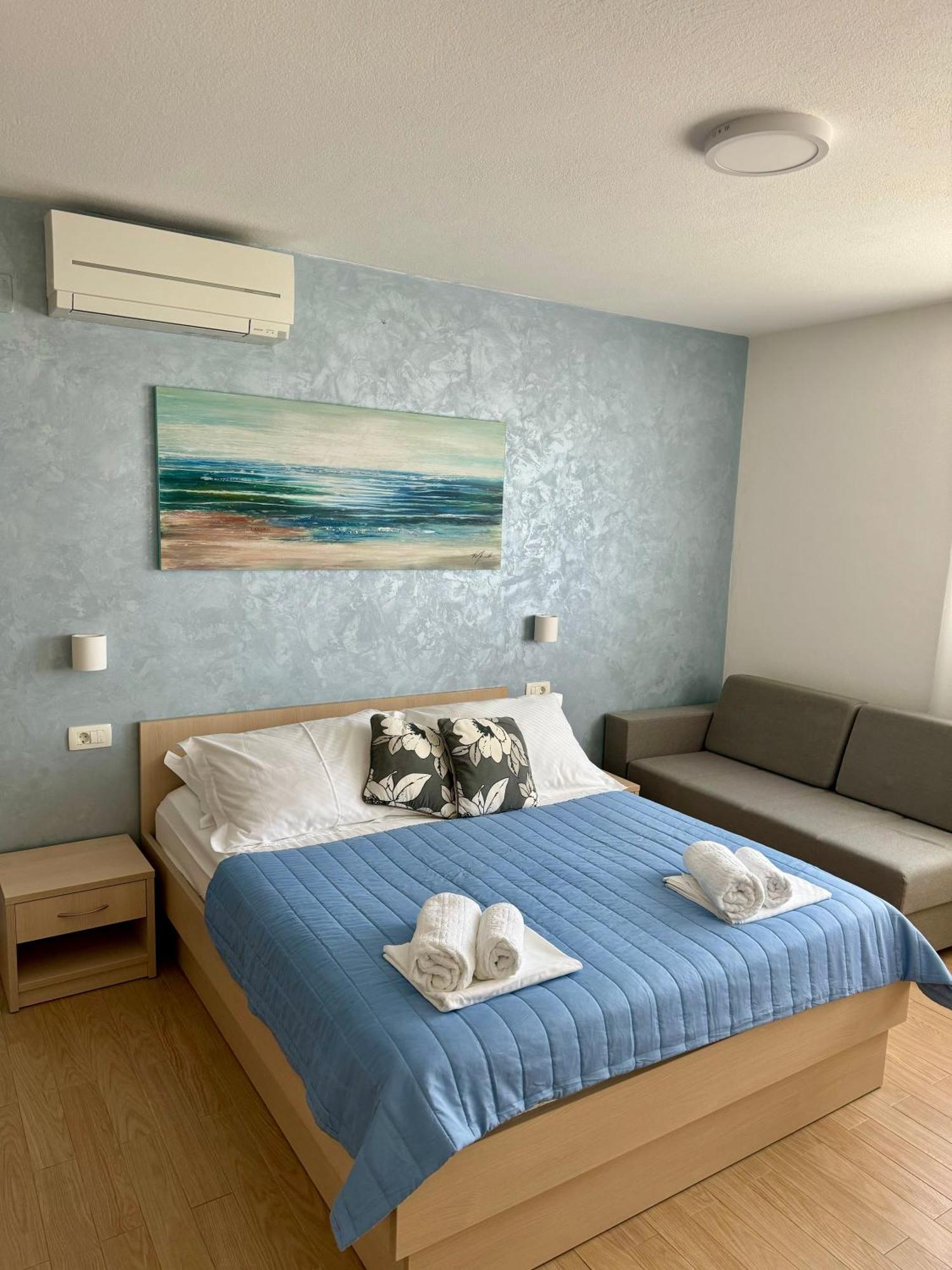 Waterfront Apartments - Tucepi Bagian luar foto