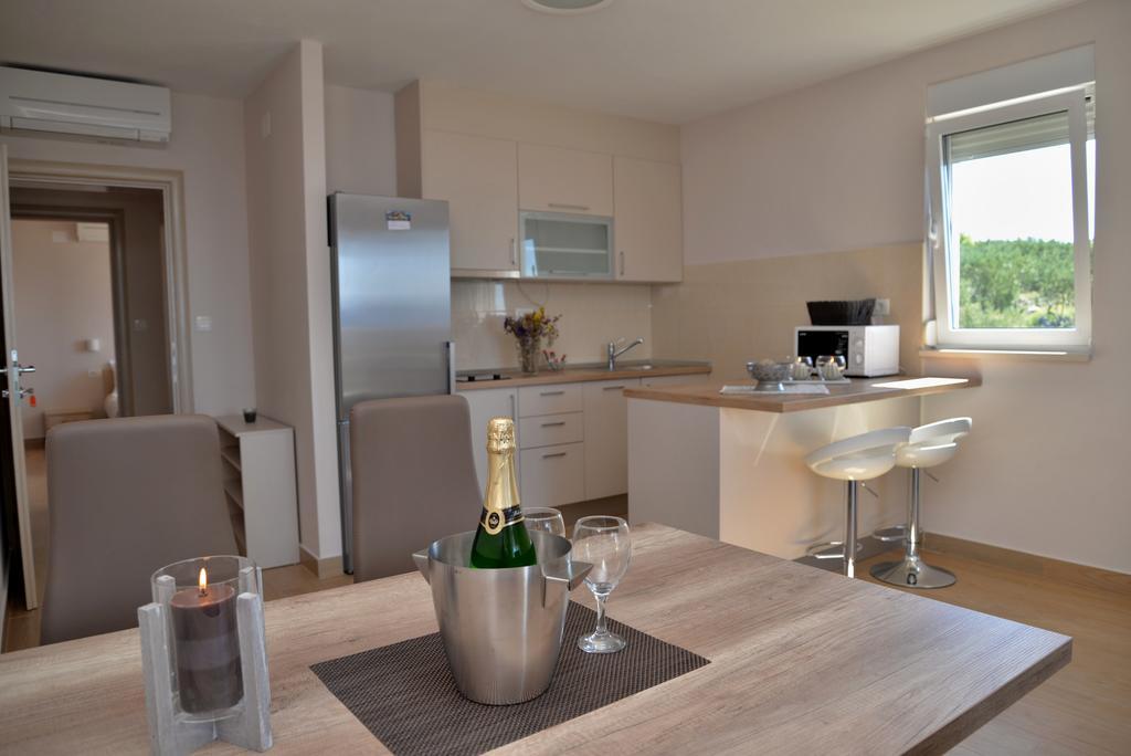 Waterfront Apartments - Tucepi Bagian luar foto